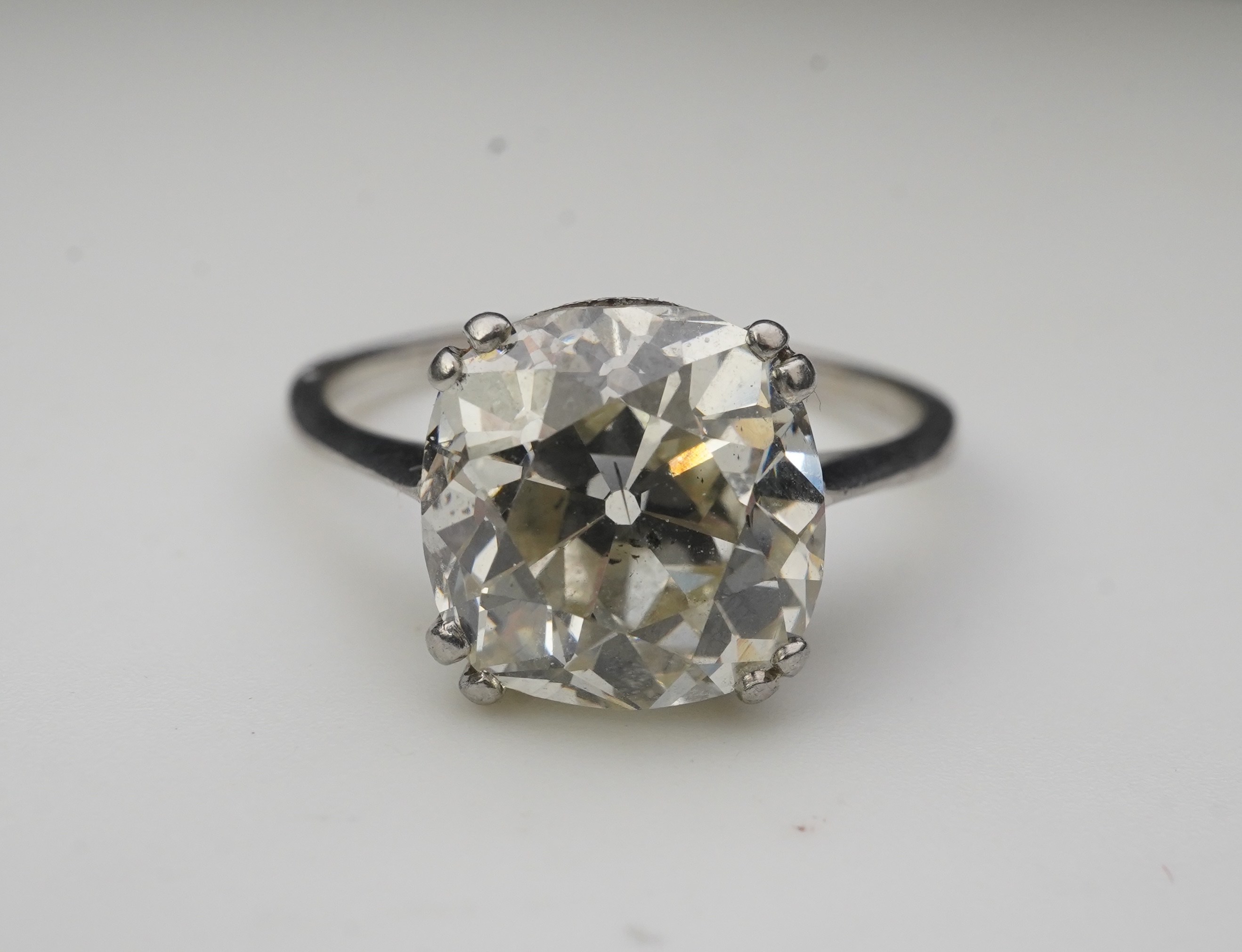 A solitaire diamond ring, early 20th century